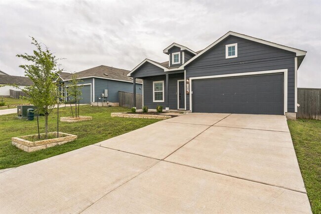 Photo - 108 Fighting Seabees Run