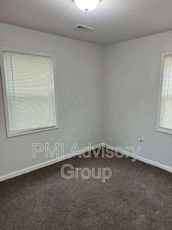 Photo - 3368 SE Girard St