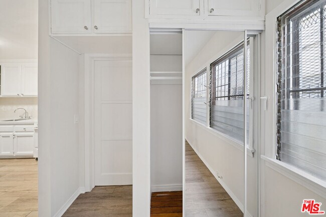 Photo - 612 S Dunsmuir Ave Unit 5