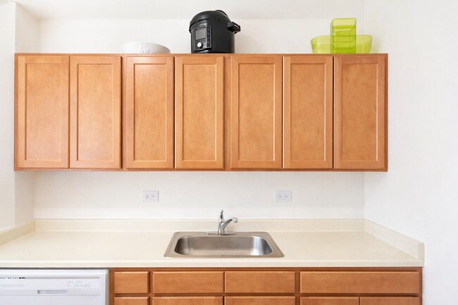 Photo - 2482 N Lincoln Ave Unit 2I