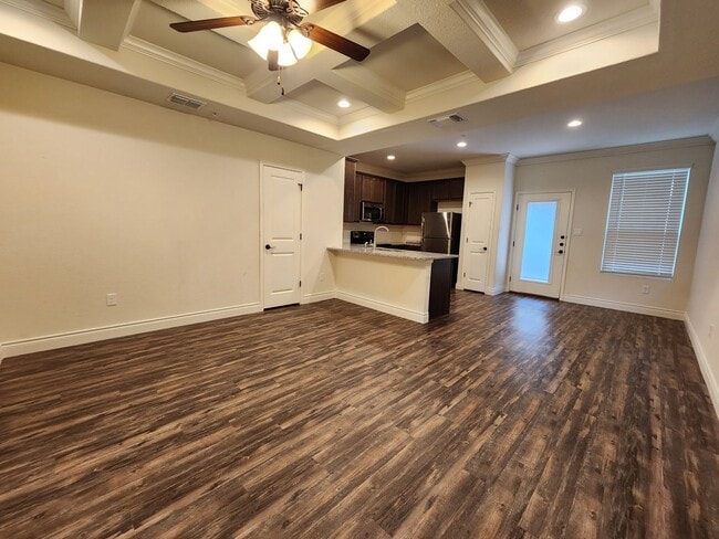 Photo - 3/2.5/1.5 Fourplex with Granite Countertops, 9ft Ceilings, Fridge, Washer, Dryer / NBISD