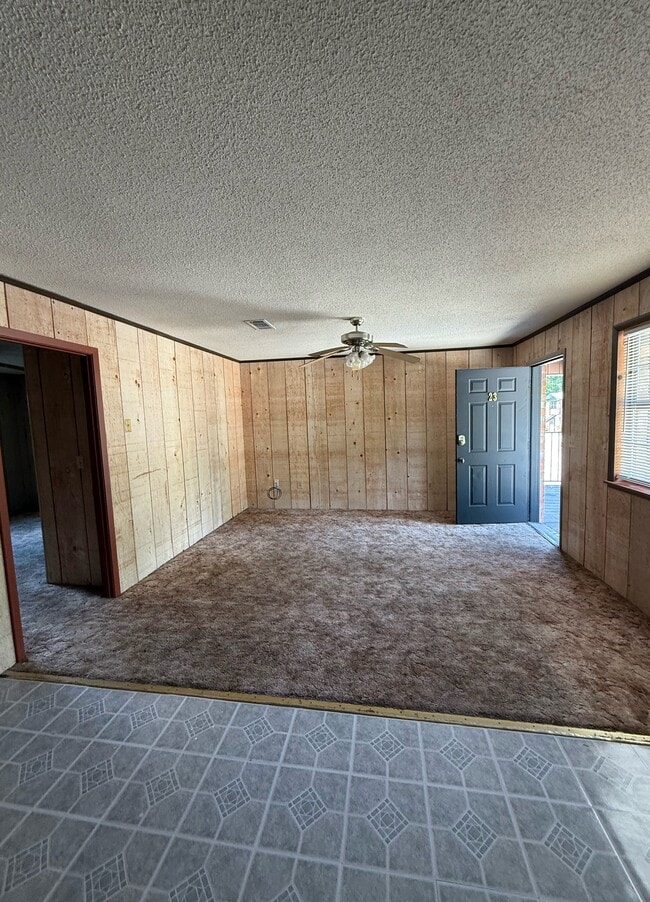 Building Photo - Oak Ridge Apartment Unit 23