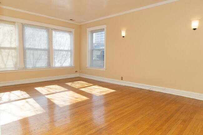 Photo - 940 E 48th St Unit 2