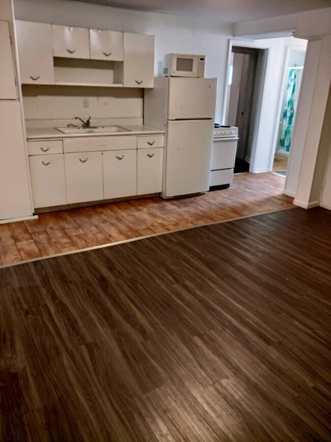 Photo - 524 Neosho St Unit Apartment 7