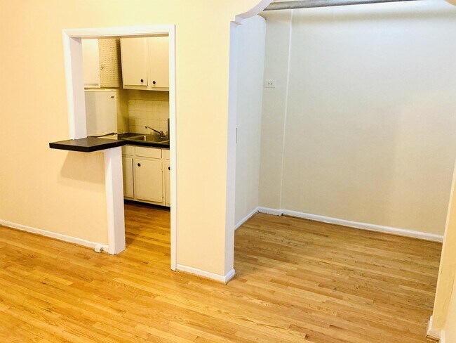 Photo - 633 W Deming Pl