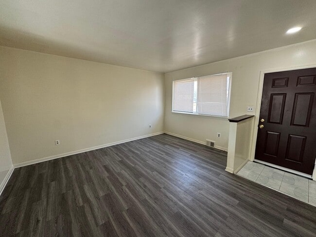 Photo - 16024 Wellington Ave