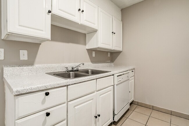 Photo - 2420 Delavan Ave