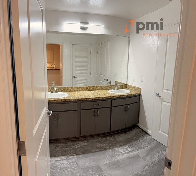 Photo - Cozy 1BR Condo with Patio & Parking — Peac... Unidad Apt 3117