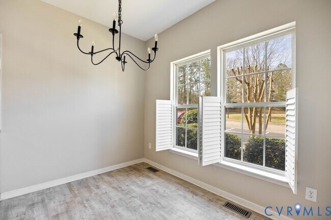 Photo - 2805 Queensland Dr