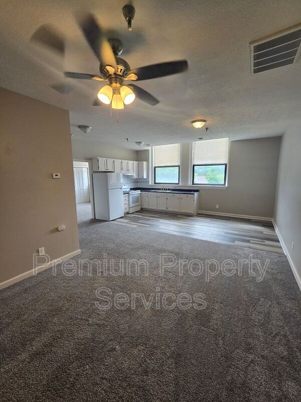 Building Photo - 2208 8th St