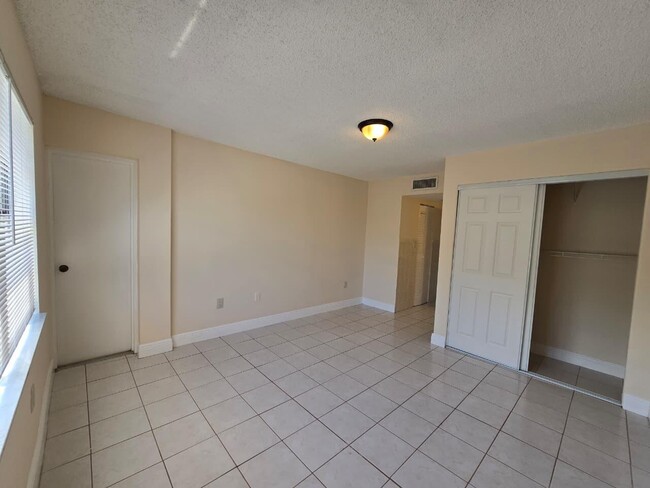 Photo - 4304 NW 9th Ave Unit 1-3b