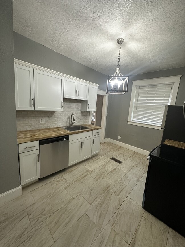 Photo - 2802 Monroe Ave