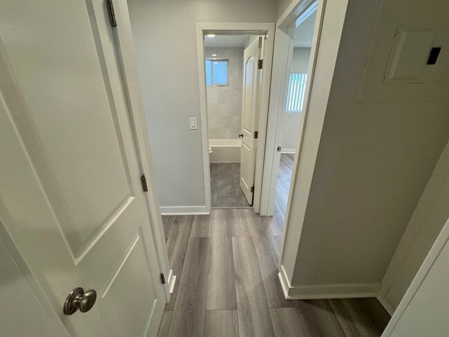 Photo - 325 Milford St Unidad 3