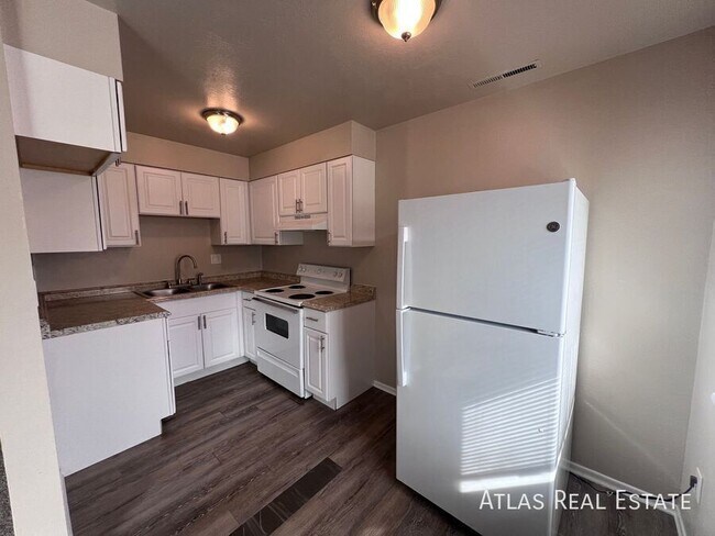 Photo - 4414 N Chestnut St Unit 2