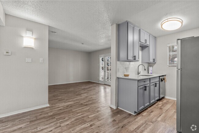 2BR, 1BA - 759 SF - Dining Room - Mateo Apartment Homes