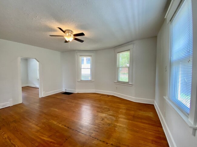 Building Photo - Charming 3 Bed/ 2 Bath in the Heart of Oakley Only $2675/mo!