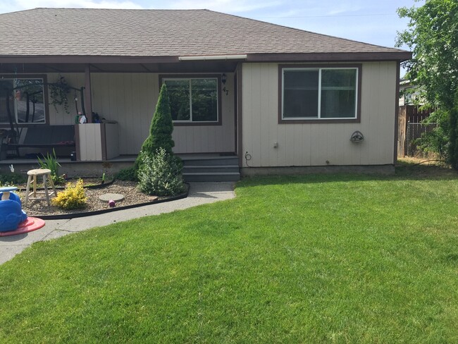 Tidy 2 bedroom 1 bath home with all applia... - Tidy 2 bedroom 1 bath home with all applia...