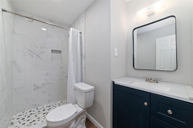 Photo - 800 E Adoue Ave