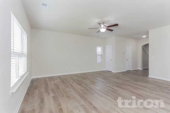 Photo - 106 Spring Knoll Dr