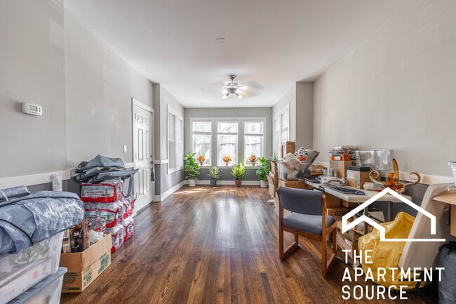 Building Photo - 3022 N Avers Ave Unit 1