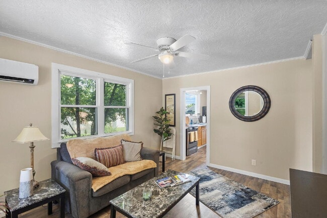 Photo - Sweet Cottage, minutes away from the University and Hospitals!
