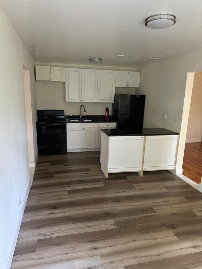 Building Photo - 32 Starr Ave Unit 3