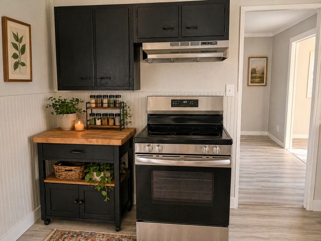 Photo - REMODELED - NEW FLOORING - NEW APPLIANCES - 2 Bedroom House in Muncie!