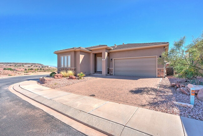 Spacious 3 Bedroom Corner Lot Home Near So... - Spacious 3 Bedroom Corner Lot Home Near So...