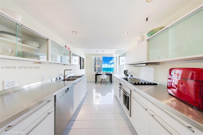 Photo - 400 South Pointe Dr Unidad 1104