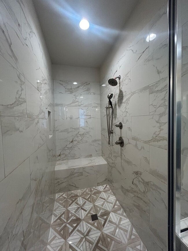 Photo - Amazing 3 Bedroom Midway Home