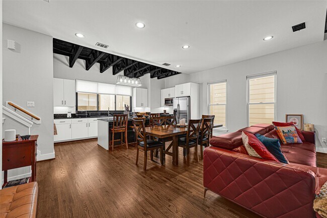 Photo - 1107 W 21st St