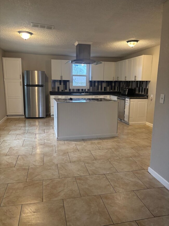 Building Photo - 435 E Latimer Pl