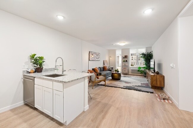 Photo - The Huguenot