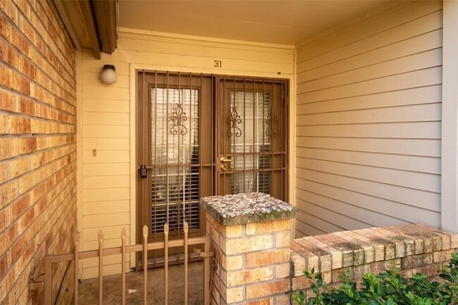 Building Photo - 2425 Holly Hall St Unit 31