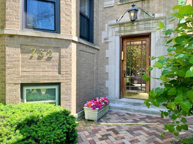 Building Photo - 732 Mulford St Unit 1