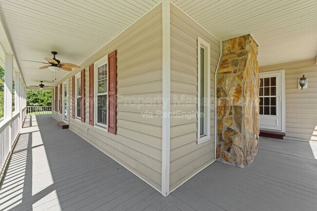 Photo - 255 Silver Maple Rd
