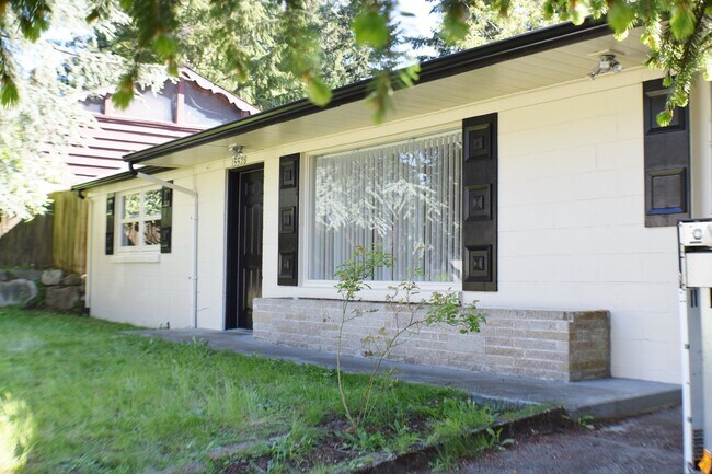 Building Photo - North Seattle/ Shoreline 3 Bed, 1BA rental