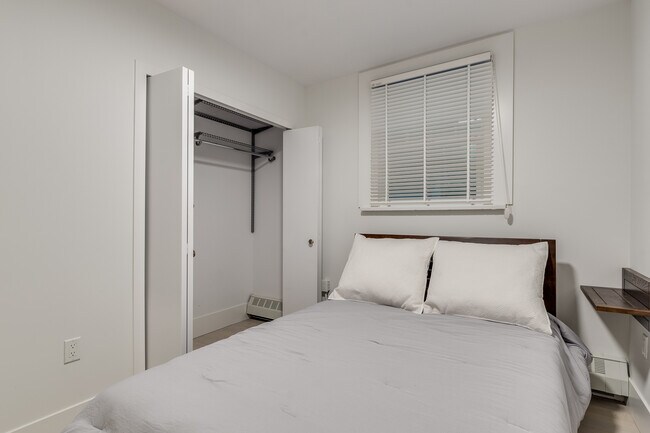 Building Photo - 1425 Haro St Unit 201