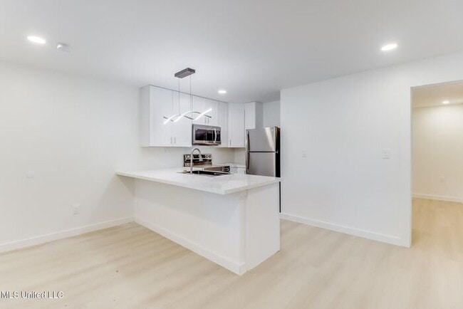 Photo - 264 Mc Donnell Ave