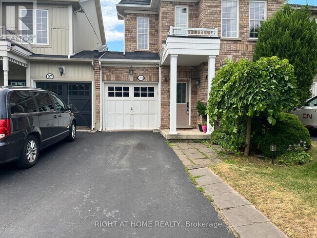Photo - 39 Golden Iris Cres