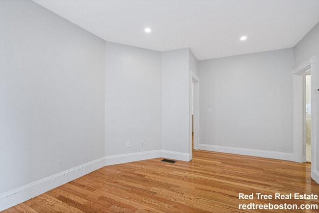 35 Newport St Unit 2