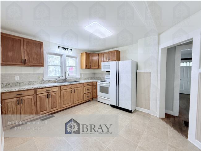 Photo - 911 Hopson St