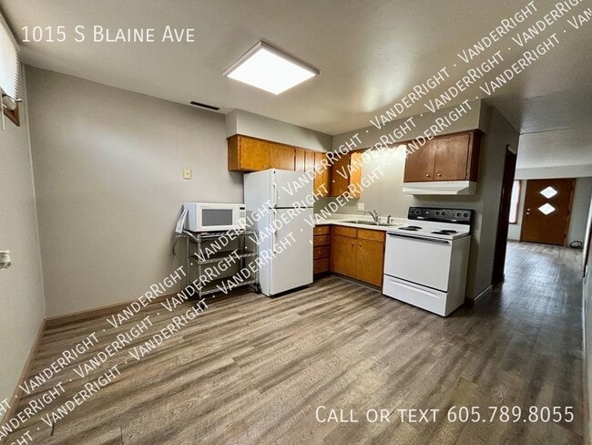 Photo - 1015 S Blaine Ave Apartment