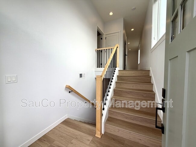 Photo - 254 N 1st St