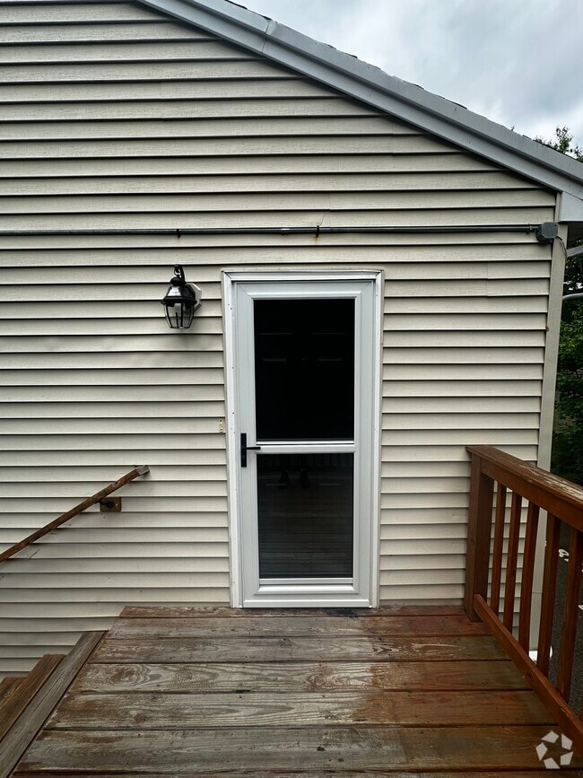 Building Photo - 34 Pine St Unit 2R Rental
