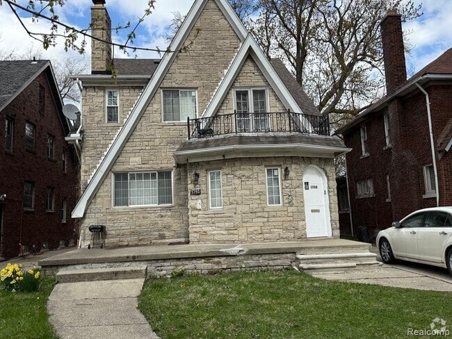 Building Photo - 5792 Kensington Ave Rental