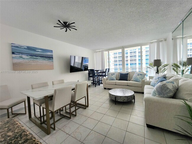 Photo - 3505 S Ocean Dr Unidad 819