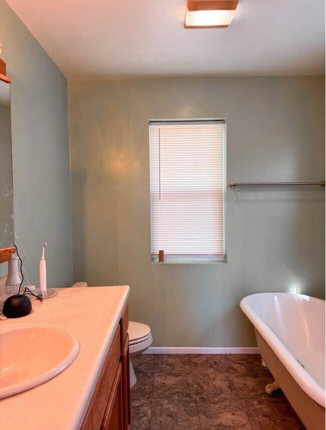 Photo - 808 Hutchins Ave