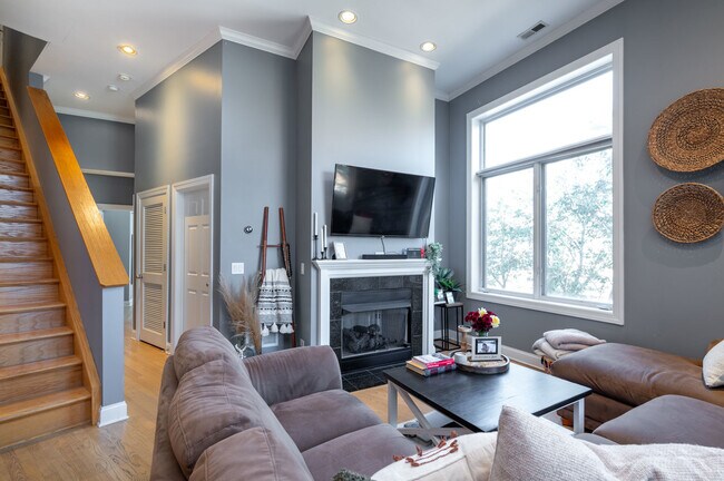 Photo - 4662 N Winthrop Ave Unit 3N