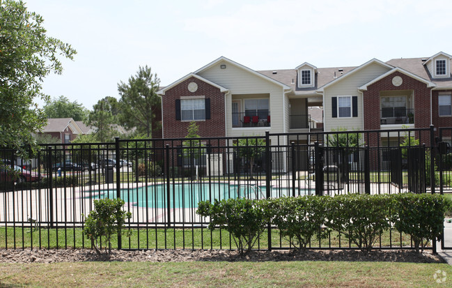 Building Photo - Green Pines Rental